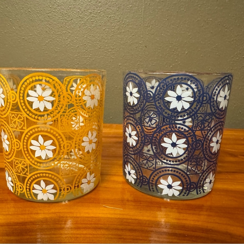 VINTAGE! Decorative Glass Juice Glasses - Yellow and Blue set